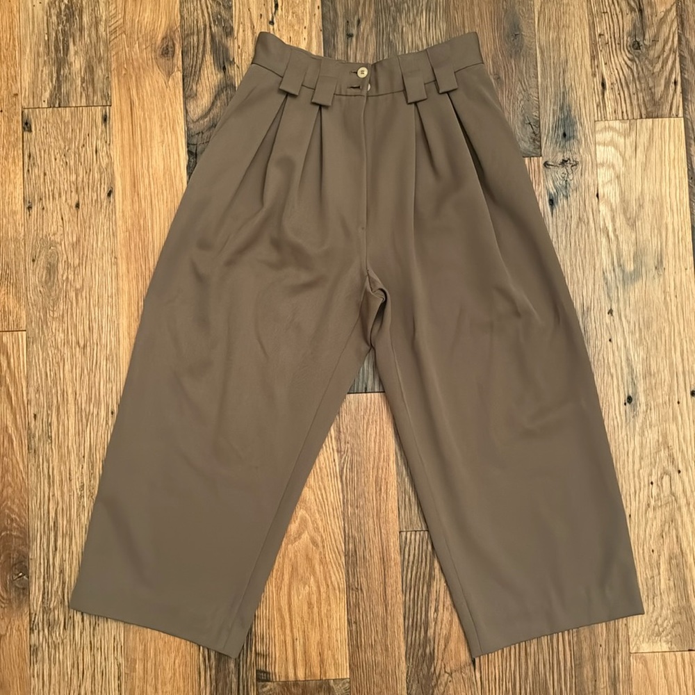 Giorgio Armani Weiss Long Shorts